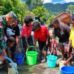 Kodim 1714 Puncak Jaya Salurkan Air Bersih untuk Warga Pagaleme