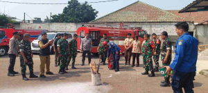 Koramil 05/Ciputat Latih Warga Hadapi Ancaman Kebakaran