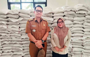 Penyaluran Bantuan Beras Bulog untuk 2.105 KPM di Jatirasa Berlangsung