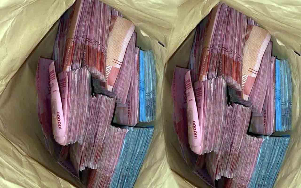 Gepokan Uang dan Penggeledahan Kejagung di Bekasi, Kebetulan atau Ada Benang Merah? 1 Gepokan Uang dan Penggeledahan Kejagung di Bekasi, Kebetulan atau Ada Benang Merah?