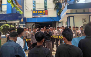 Murid Belajar, Rokok Beredar? Dugaan PR di Sekolah Sumenep Dipersoalkan