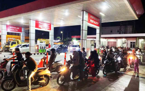 Harga BBM, Stok, Antrean, dan Dampaknya bagi Masyarakat