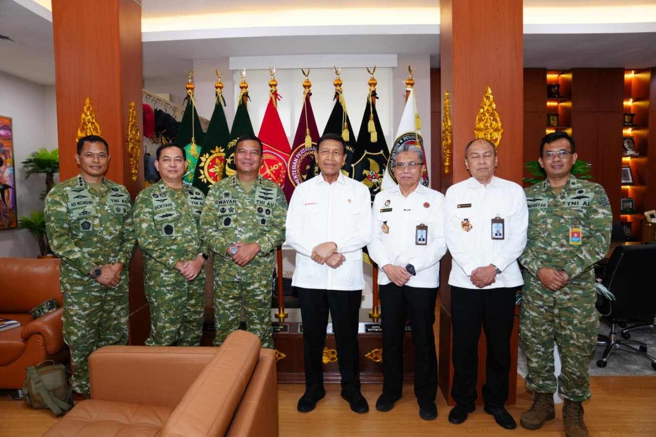 Wadanjen Akademi TNI Anjangsana ke Wiranto Jelang HUT ke-81 TNI
