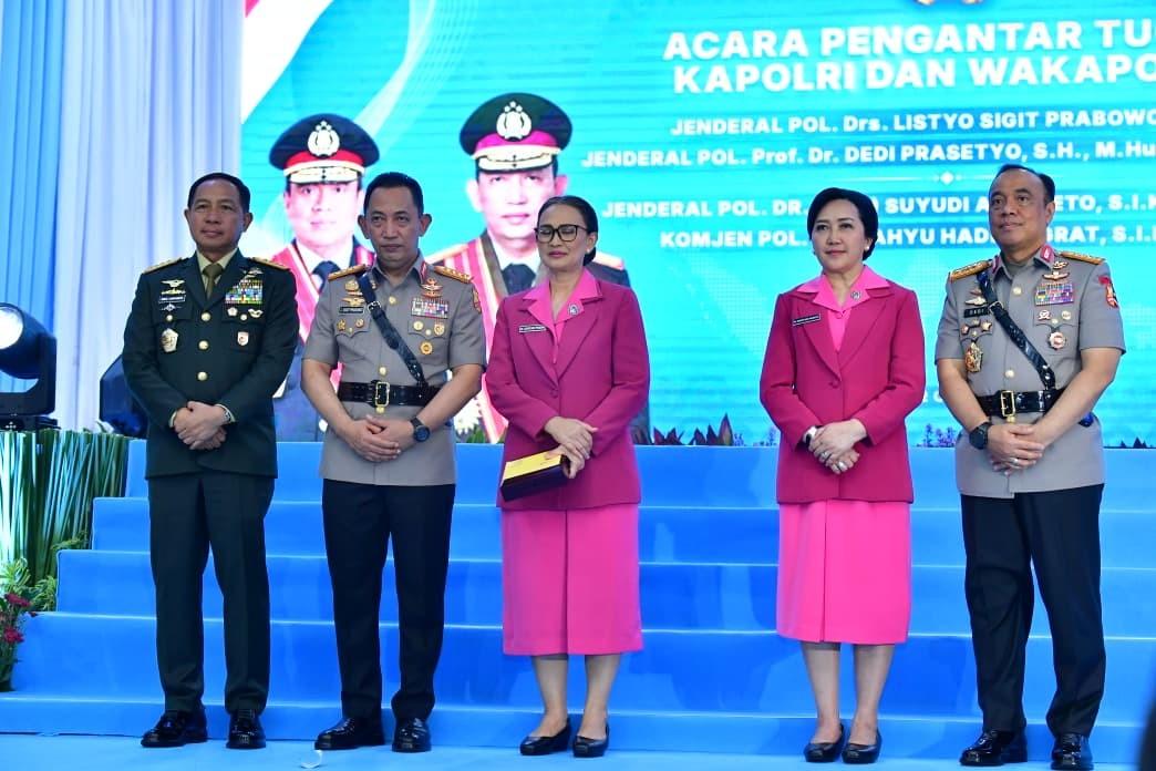 Panglima TNI Hadiri Pisah Sambut Kapolri di Mabes Polri 1 Panglima TNI Hadiri Pisah Sambut Kapolri di Mabes Polri