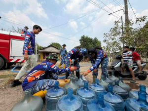 Lanud Sjamsudin Noor Salurkan Air Bersih untuk Warga Terdampak Kemarau