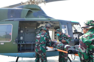 TNI Uji Kesiapan Evakuasi Medis Udara dengan Helikopter Bell 412 di Situbondo