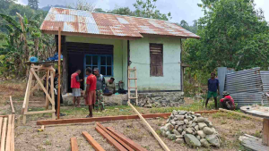 Satgas TMMD ke-130 Kodim 1808 Mansel Rehab Rumah Warga