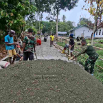 Satgas TMMD ke-130 Kodim 1808/Mansel dan Warga Gotong Royong Bangun Jalan