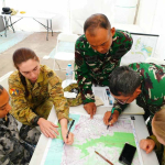 TNI–ADF Simulasikan Evakuasi Warga akibat Erupsi Gunung Raung