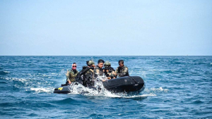 Kopaska dan Pasukan Australia Latihan Infiltrasi Bawah Air di Situbondo