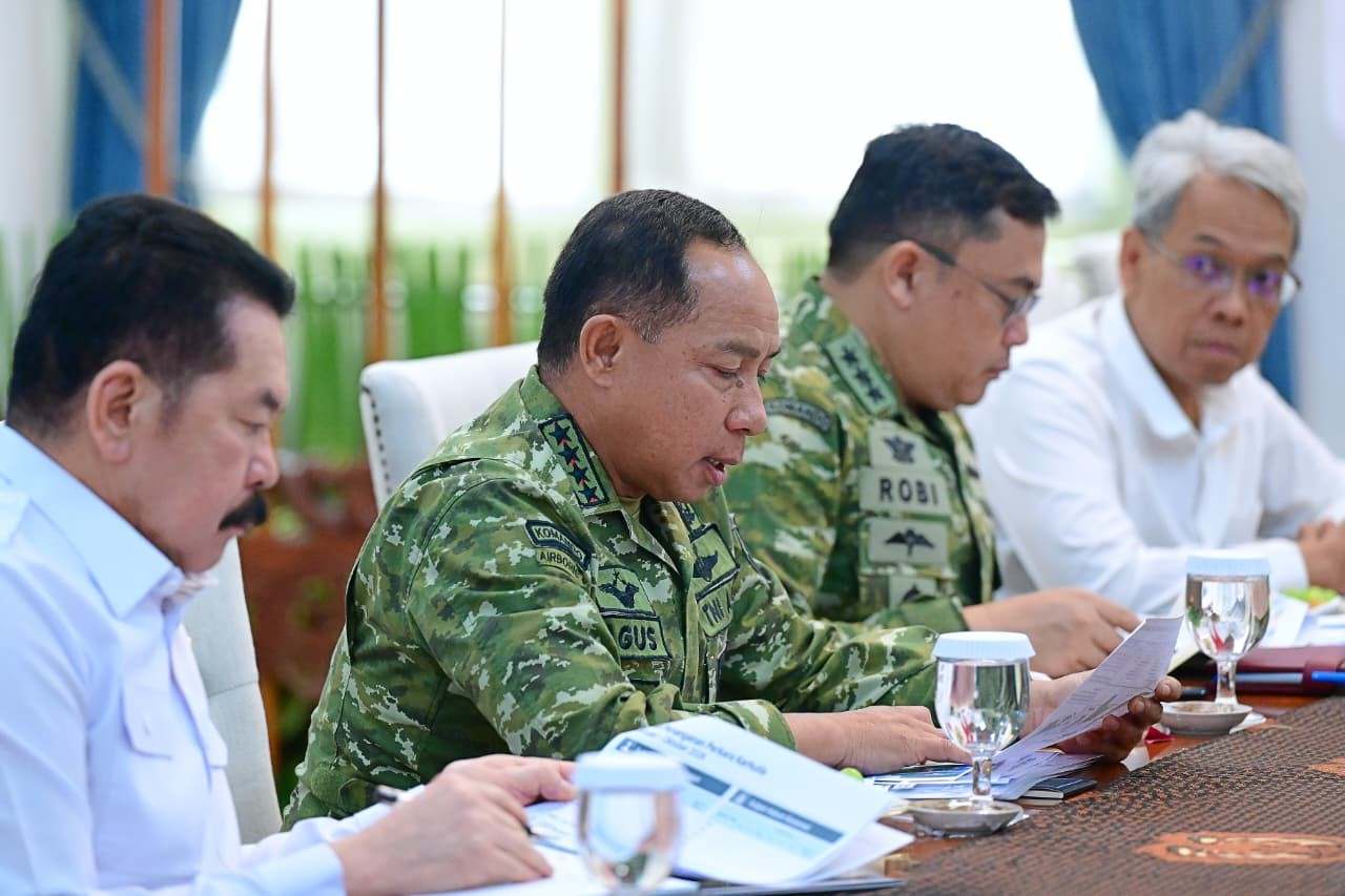 Panglima TNI Hadiri Ratas Karhutla, Prabowo Perintahkan Penguatan Operasi Udara