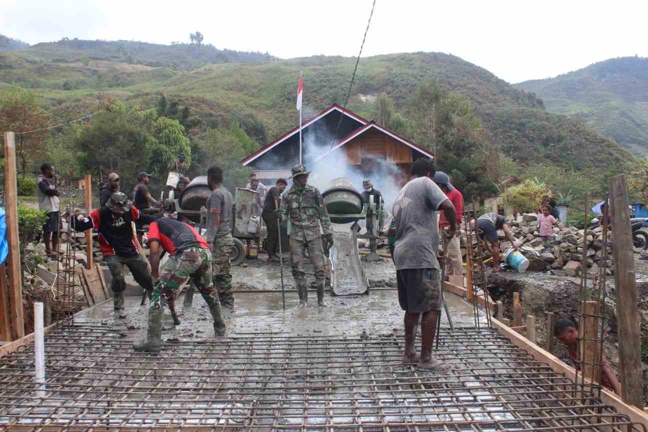 Jembatan Beton Merah Putih di Puncak Jaya Resmi Digunakan Warga 1 Jembatan Beton Merah Putih di Puncak Jaya Resmi Digunakan Warga