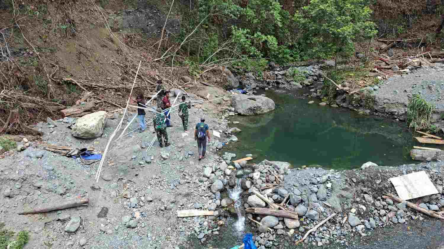 Satgas TMMD ke-130 Bangun Jaringan Air Bersih di Kampung Yamboi