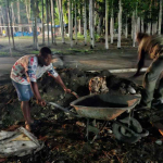 Satgas TMMD ke-130 dan Warga Yamboi Lembur, Target Pembangunan Jalan Dikejar