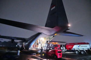 TNI Kerahkan Hercules, 3,6 Ton Dry Ice Dikirim untuk Operasi Modifikasi Cuaca
