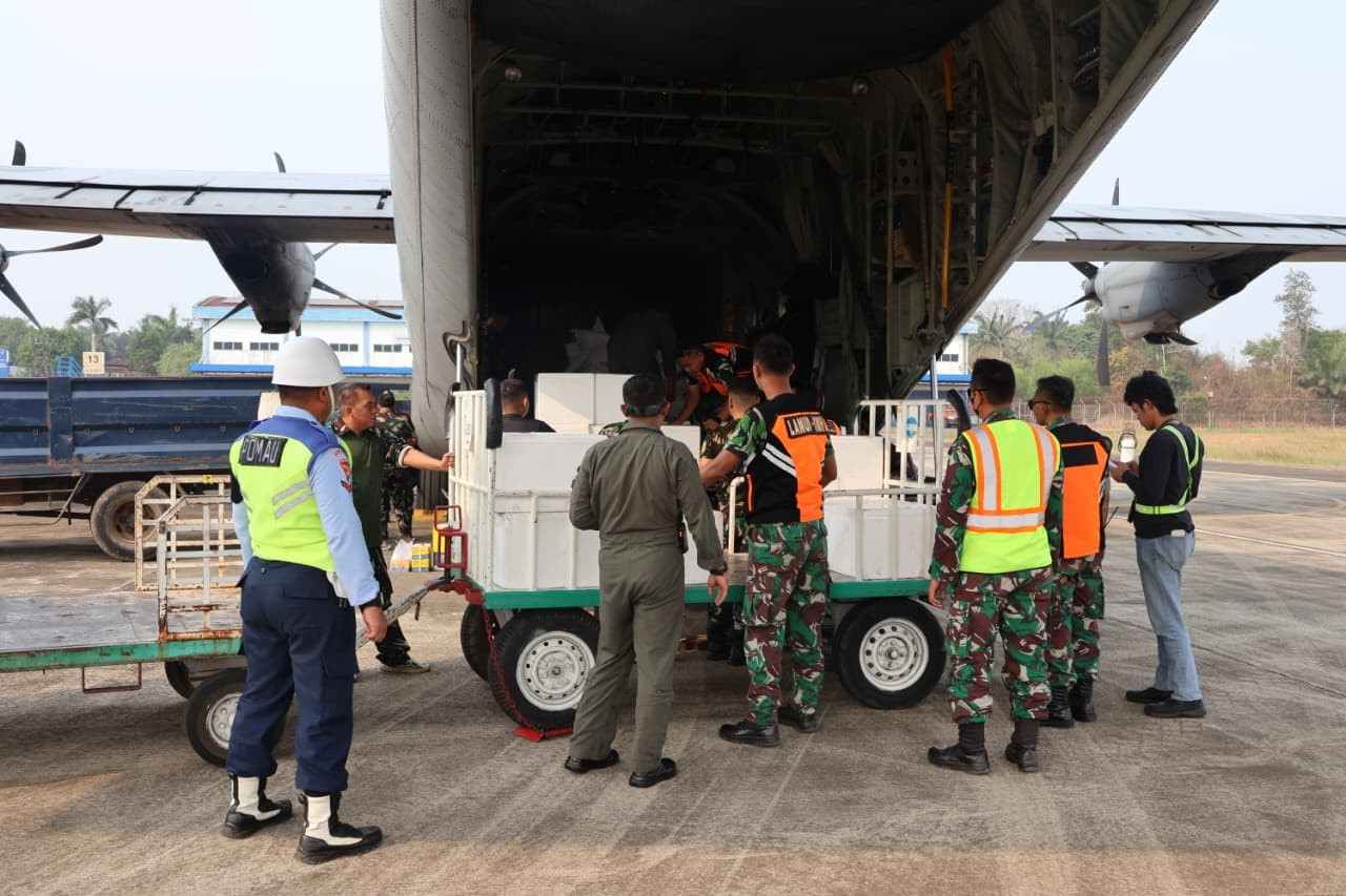 TNI Semai 5,4 Ton Bahan Modifikasi Cuaca untuk Tekan Karhutla Sumsel