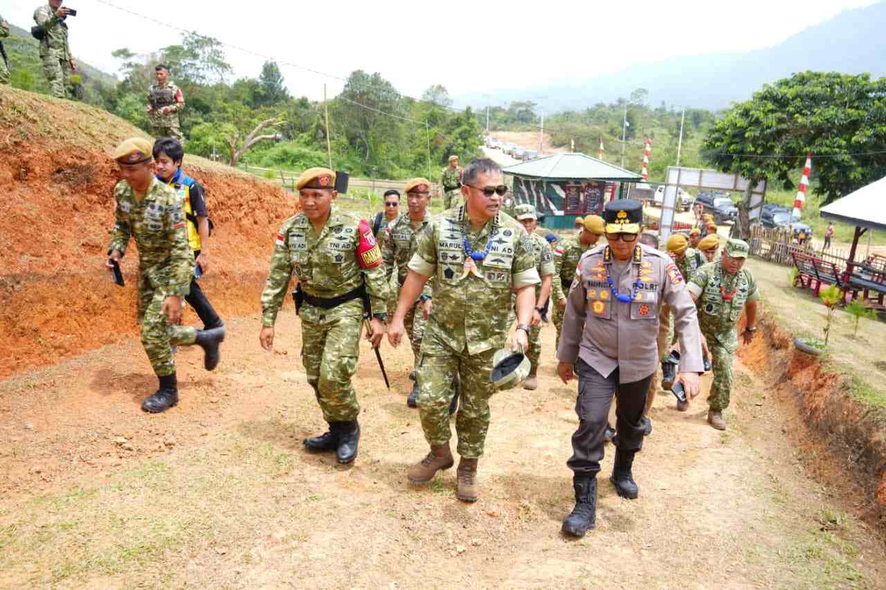 Wapang TNI Tinjau Pos Perbatasan dan Pusat Latihan Tempur di Nunukan