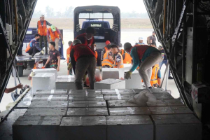 TNI Semai 4,2 Ton Bahan Modifikasi Cuaca untuk Tangani Karhutla Kalsel
