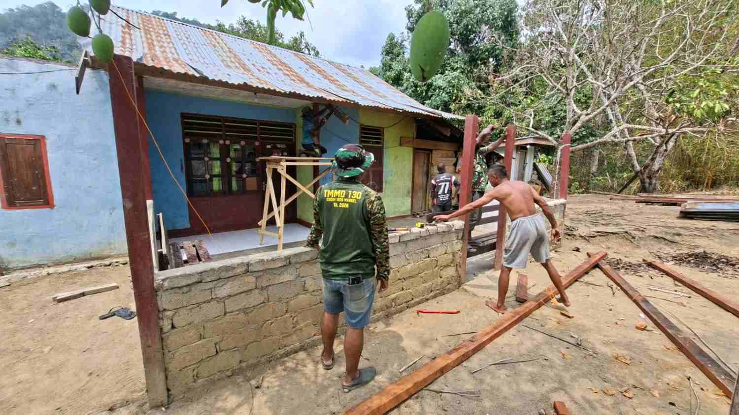Bedah Rumah di Yamboi, Satgas TMMD Ke-130 Bantu Warga Miliki Hunian Layak