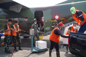 TNI Kerahkan Tiga Jenis Pesawat, Tabur 11,2 Ton Garam untuk OMC di Kalimantan