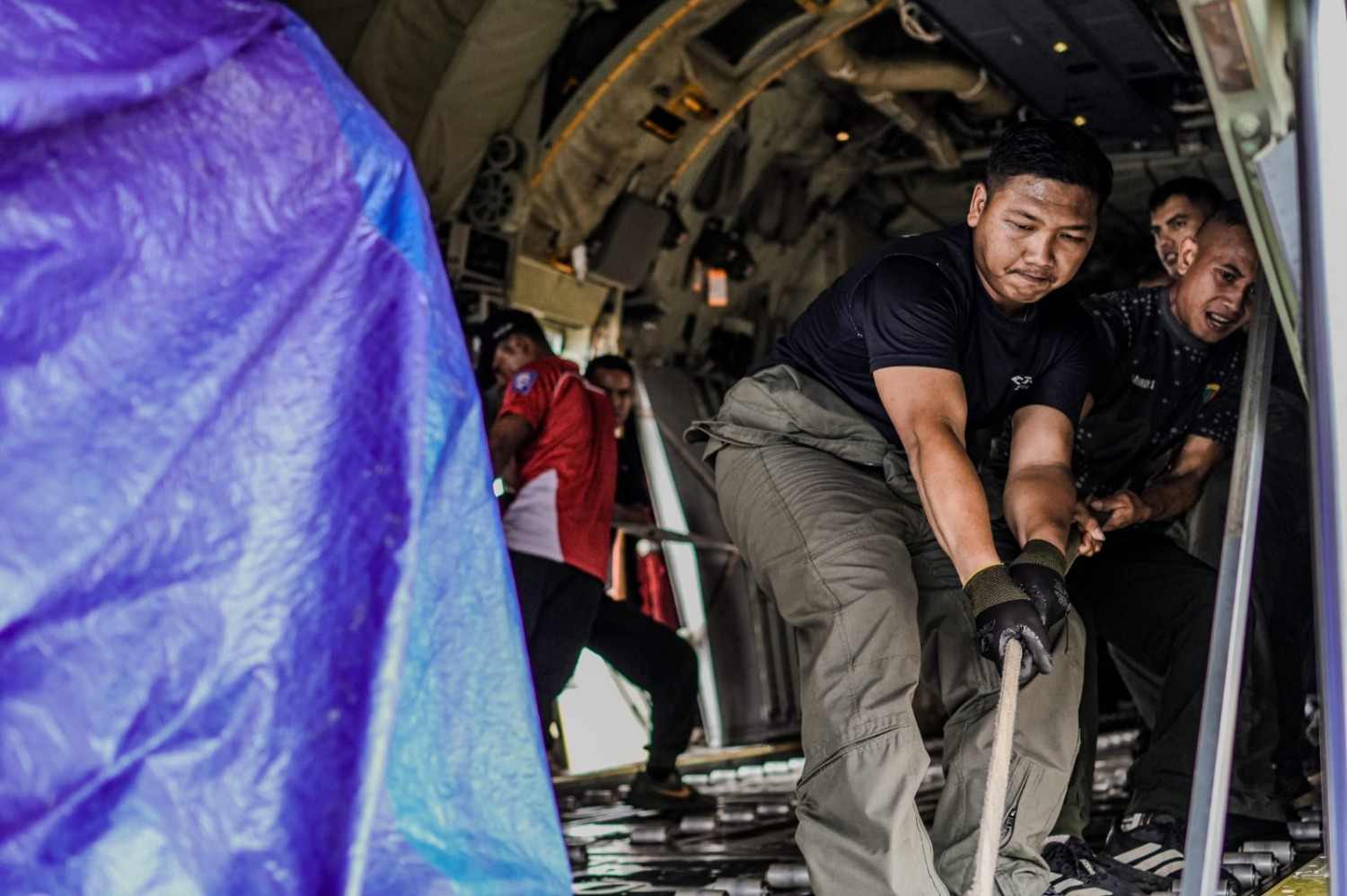 Hari Ke-12 OMC, TNI Kirim 15 Ton Garam Semai ke Banjarmasin 1 Hari Ke-12 OMC, TNI Kirim 15 Ton Garam Semai ke Banjarmasin