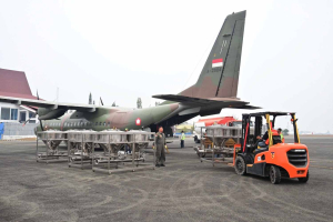 TNI Semai 10,8 Ton Bahan Modifikasi Cuaca, Hujan Turun di Sejumlah Wilayah Kalimantan