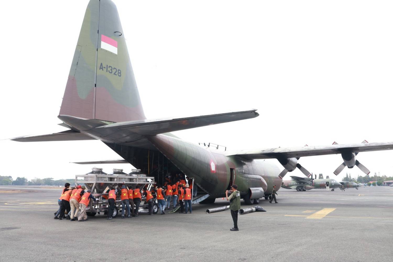 TNI Semai Bahan Modifikasi Cuaca, 10,8 Ton Dikerahkan di Kalimantan